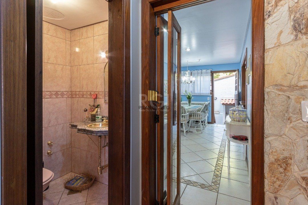 Casa Condominio para Venda - 175m², 3 dormitórios, sendo 1 suites, 4 vagas - Tristeza