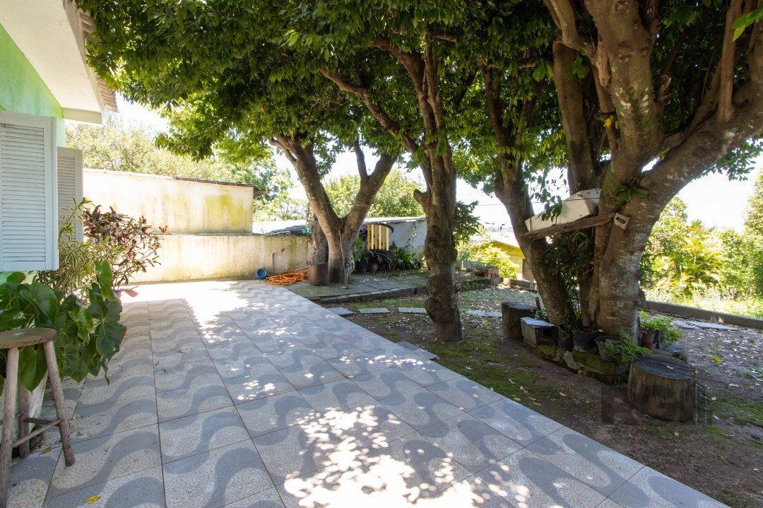 Casa 4 dormitórios no bairro Hípica