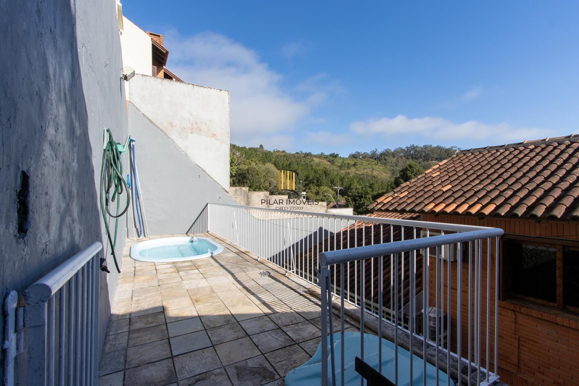 Casa 5 dormitórios no bairro Teresópolis