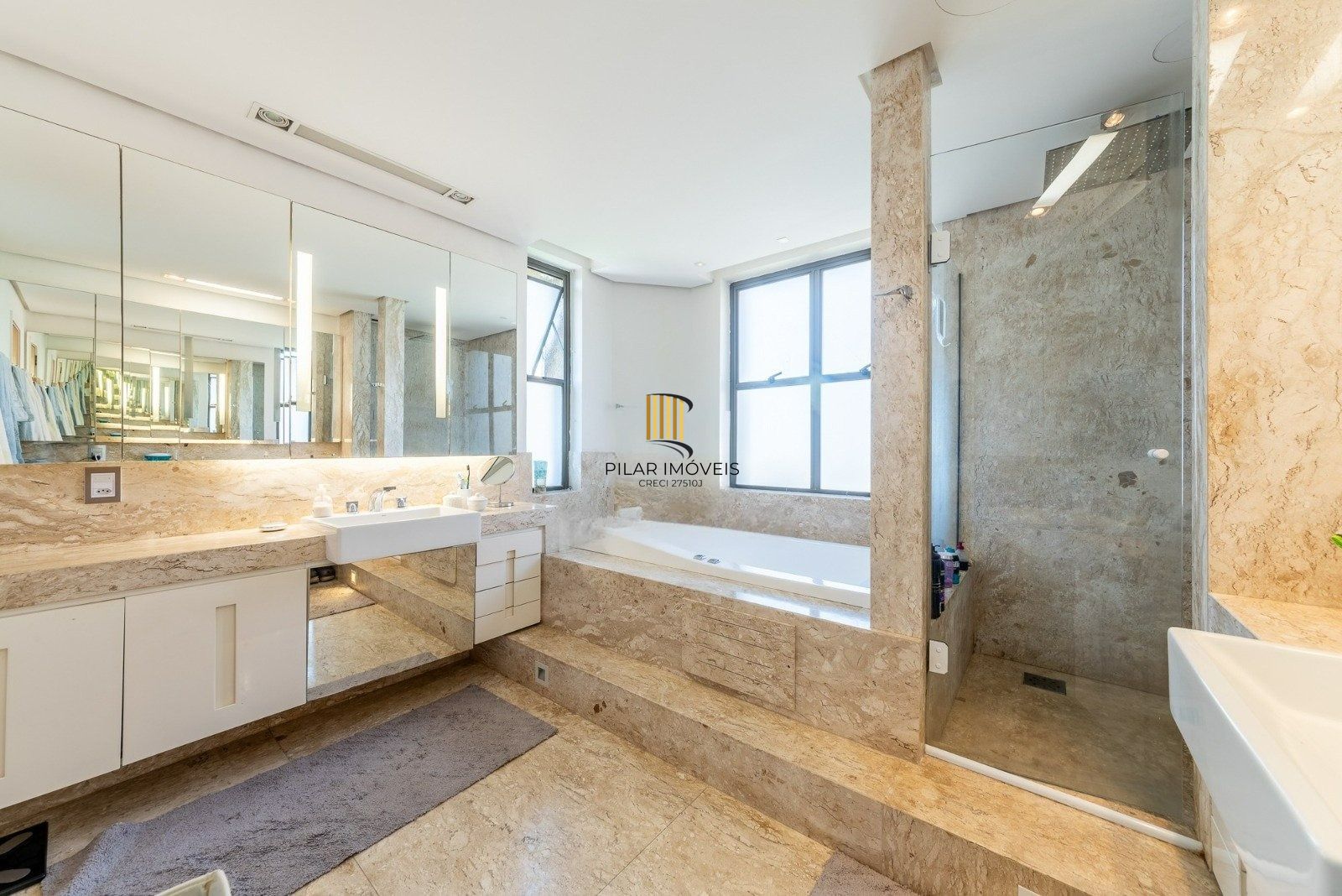 Cobertura de 4 dormitórios com vista 360º  no bairro Moinhos de Vento