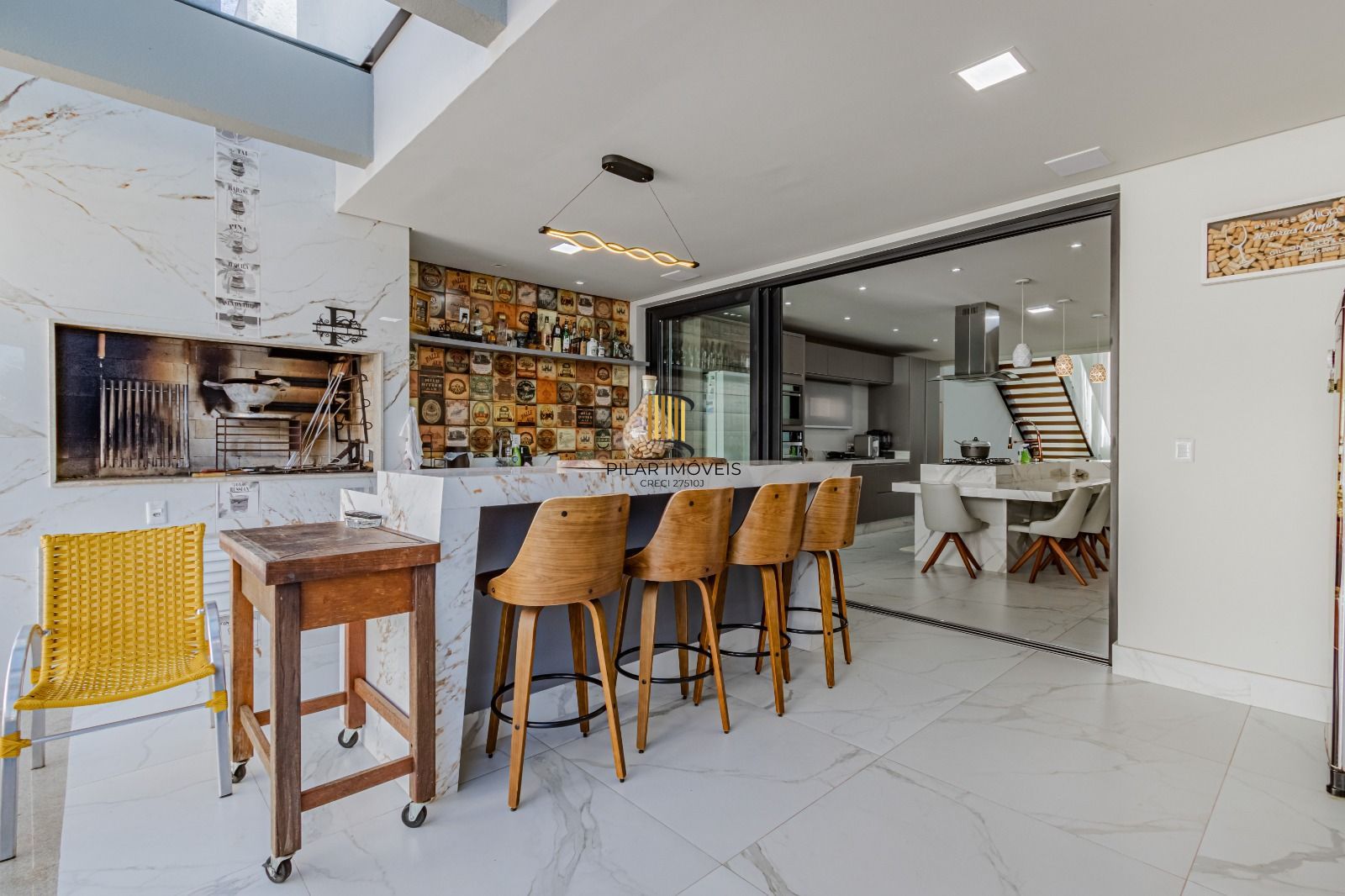 Casa de Condomínio 4 dormitórios no bairro São Vicente