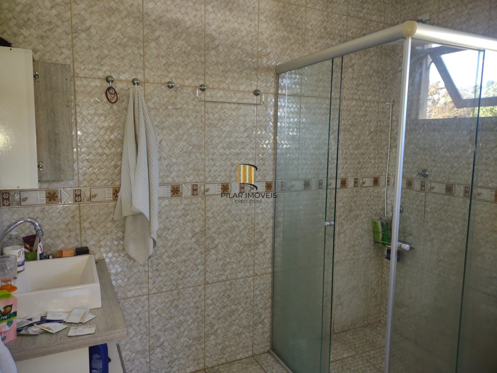 Casa com 4 quartos, suíte, piscina, lareira, churrasqueira em um terreno de 616m².