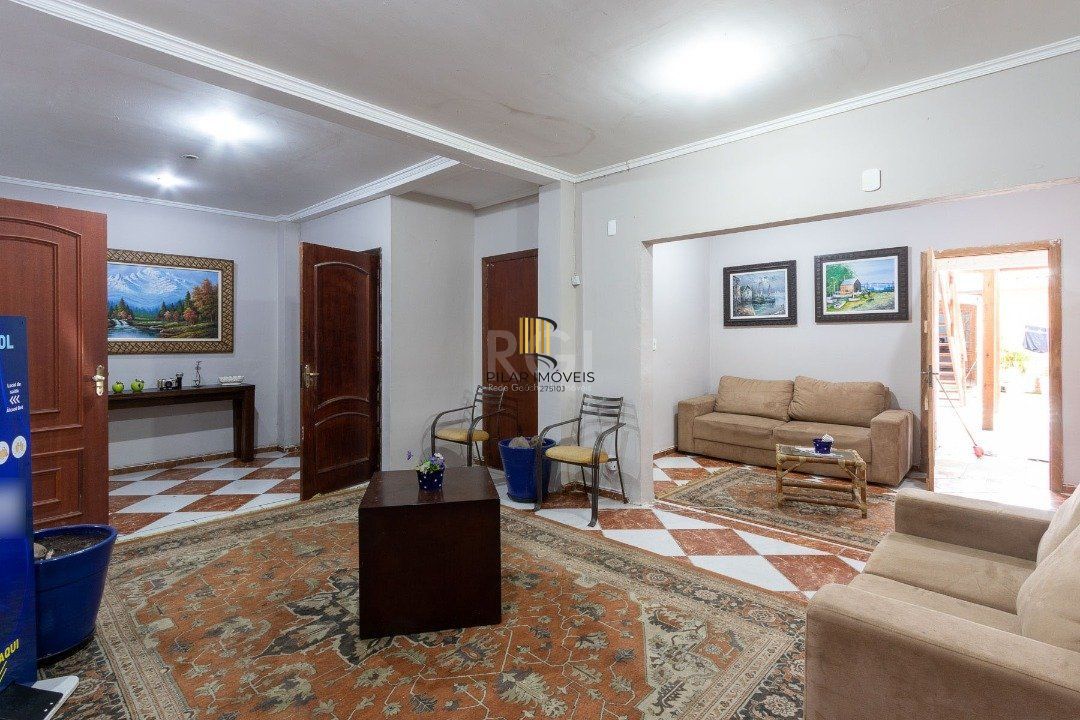 Sobrado para Venda - 300m², 3 dormitórios, sendo 1 suites, 3 vagas - Cavalhada