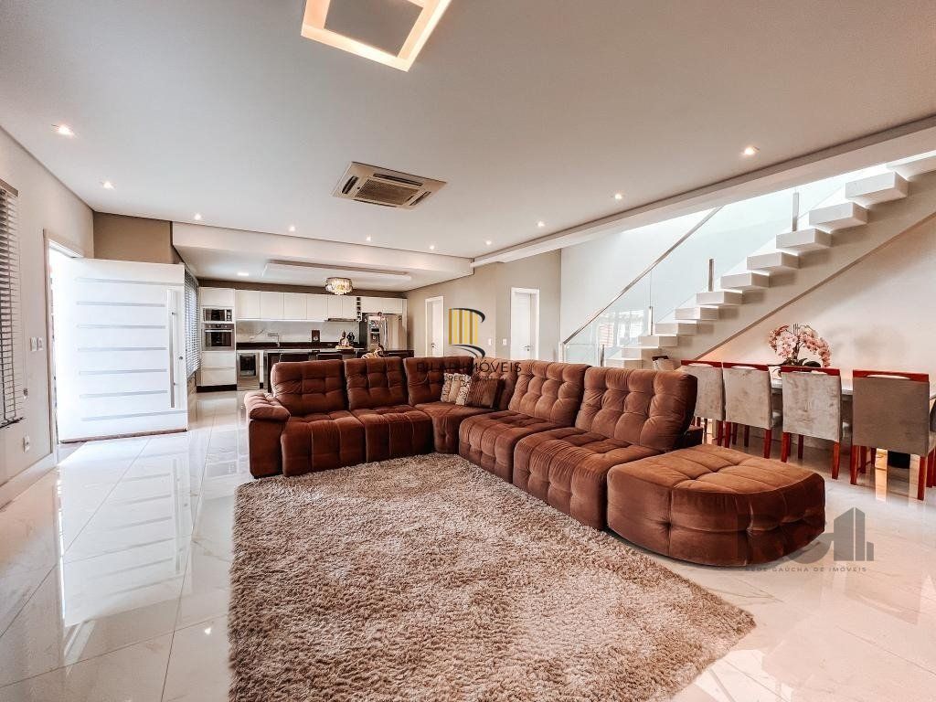 Excelente residência com aproximadamente 219m² privativos,