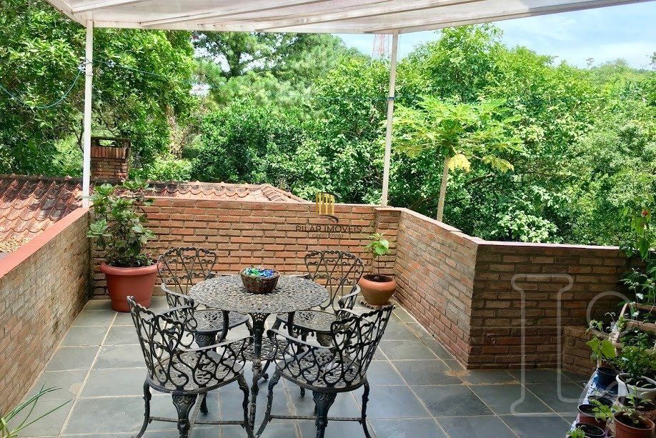 Casa para Venda - 570m², 3 dormitórios, sendo 1 suites, 2 vagas - Hípica