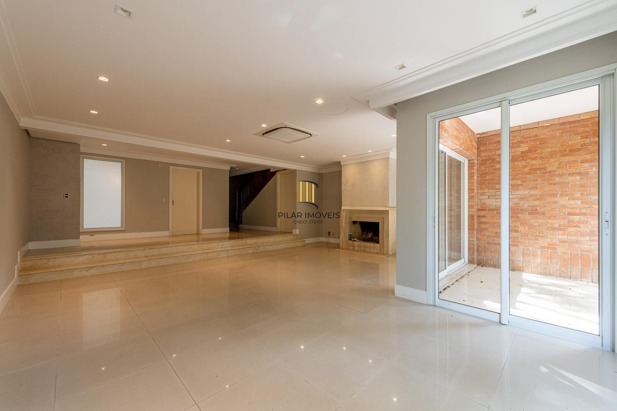 Casa de 4 dormitórios no bairro Três Figueiras