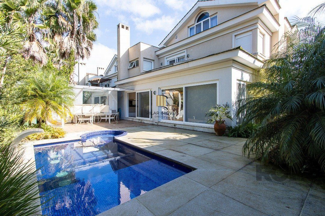 Casa no Condomínio Las Rocas, vista para o Guaíba, com 5 suítes