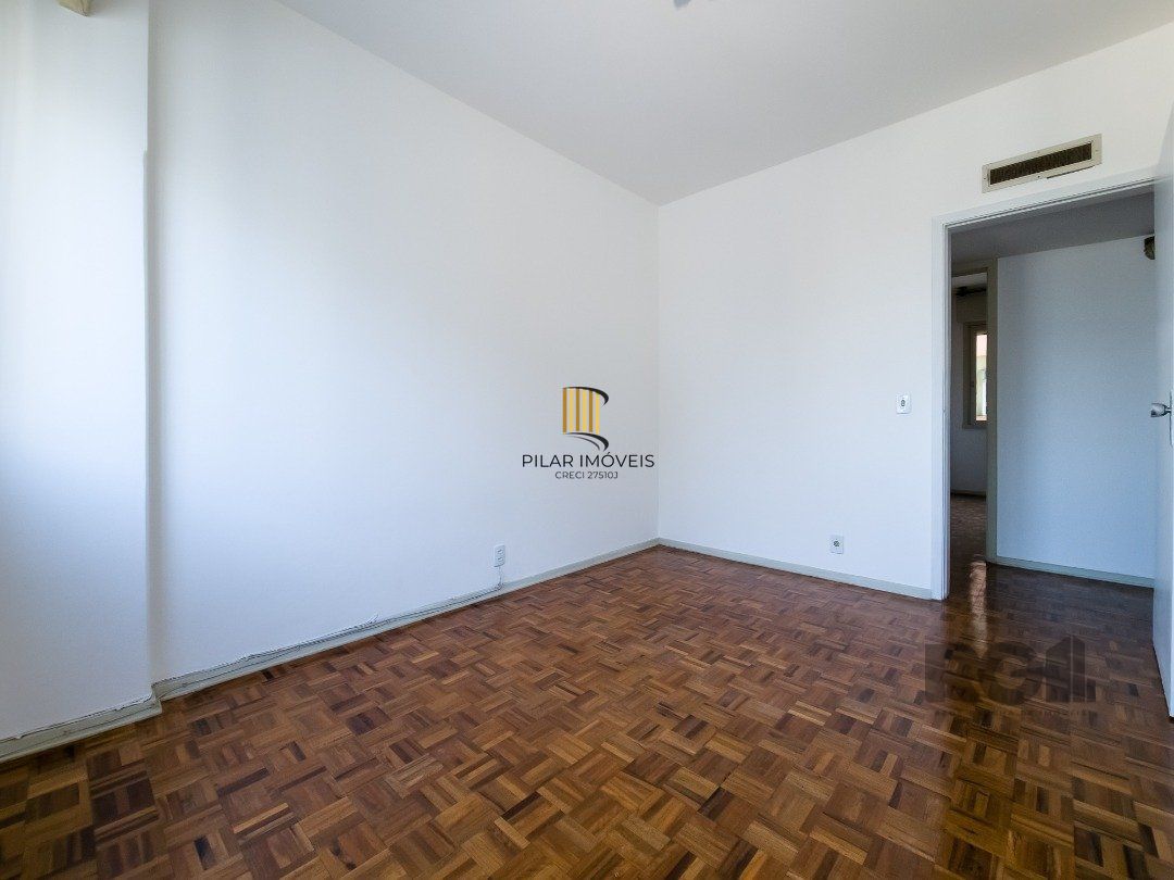 Apartamento, 3 quartos, 1 suite, dependência de empregada, elevador - Centro Histórico - Porto Alegre