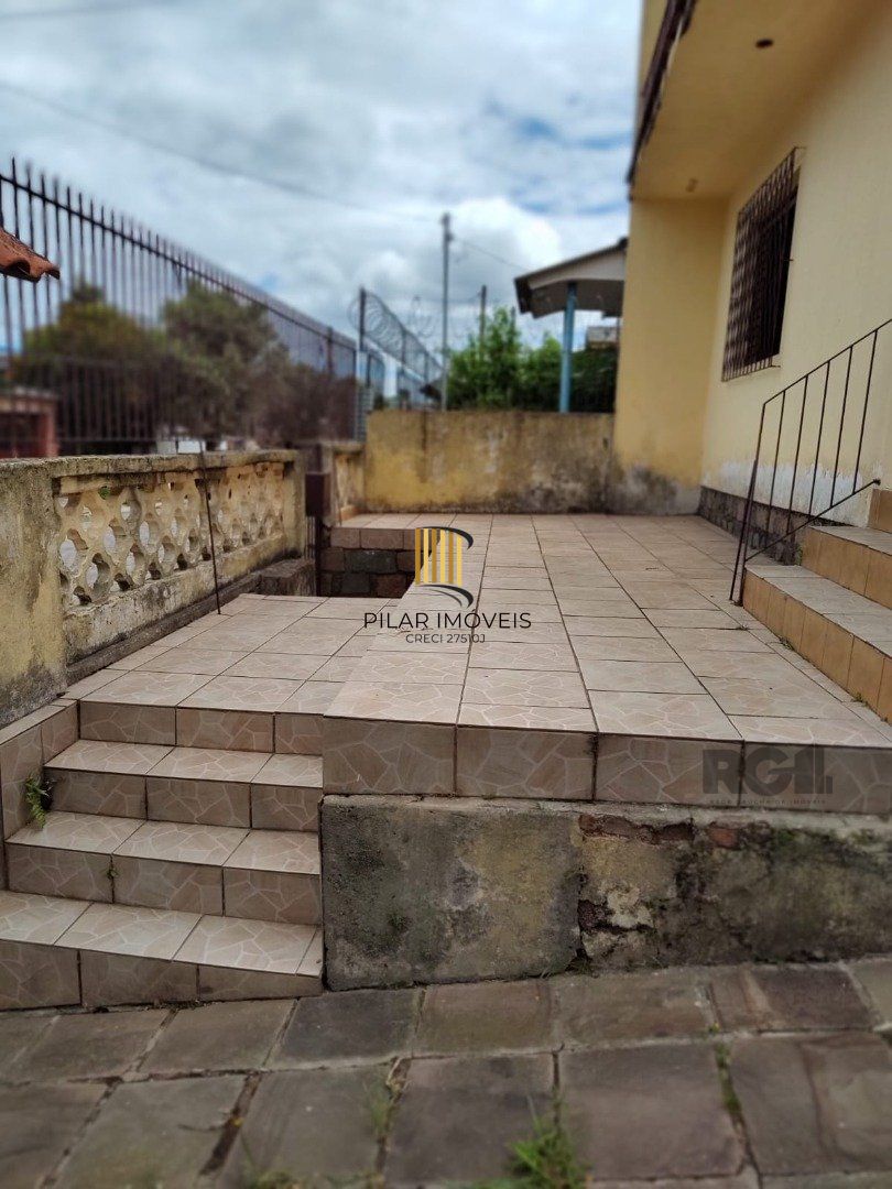 Casa para Venda - 247.37m², 4 dormitórios, 4 vagas - Partenon