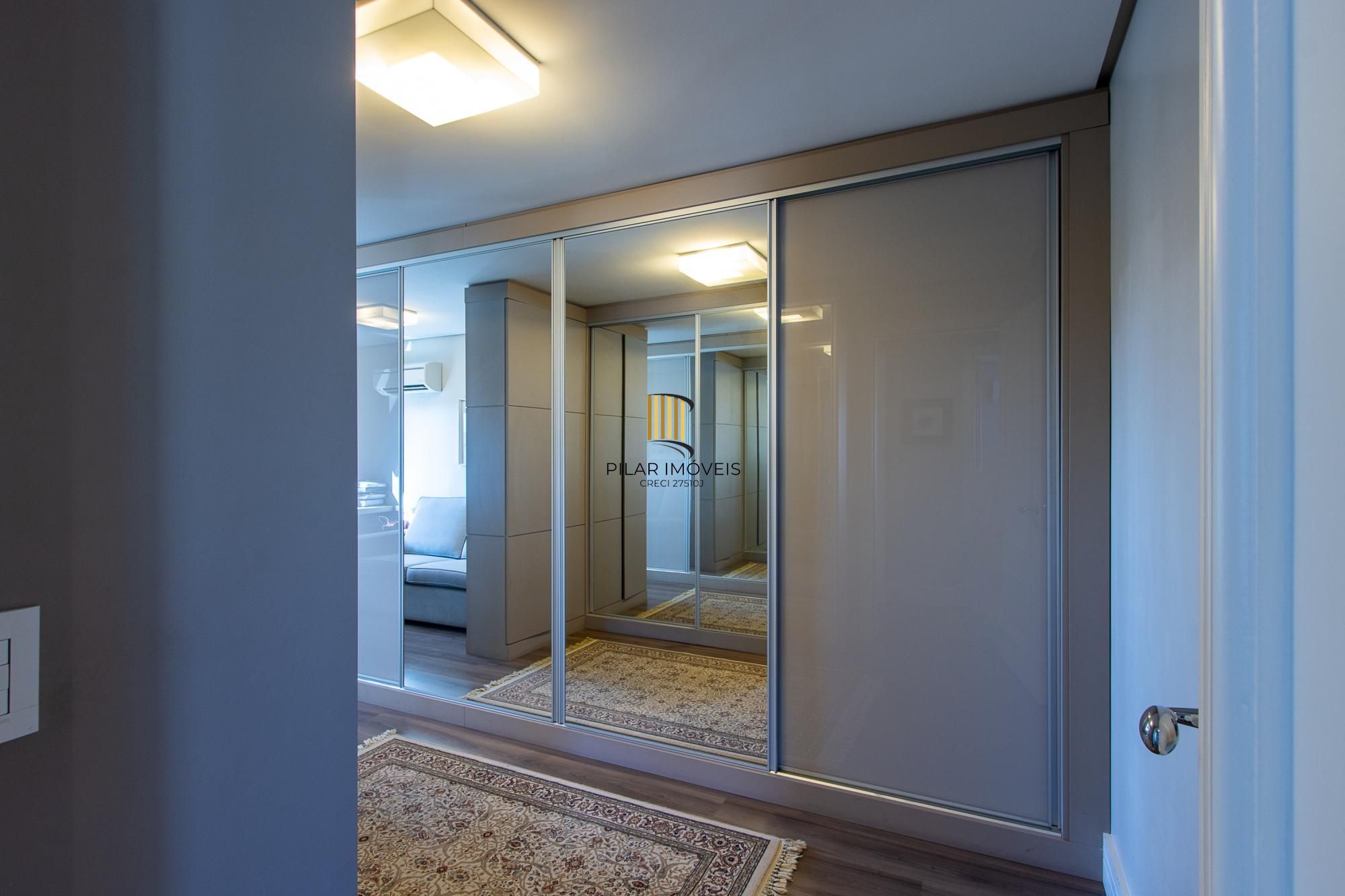 Excelente apartamento de 3 dormitórios, 1 suíte e 2 vagas no bairro Tristeza.