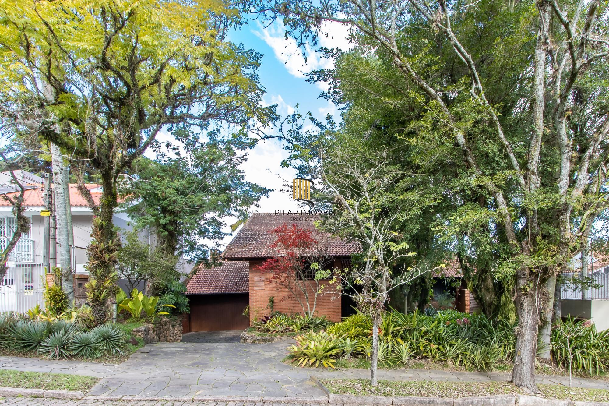 Casa com amplo terreno e grande área verde à venda no Jardim Isabel - Pilar Imóveis