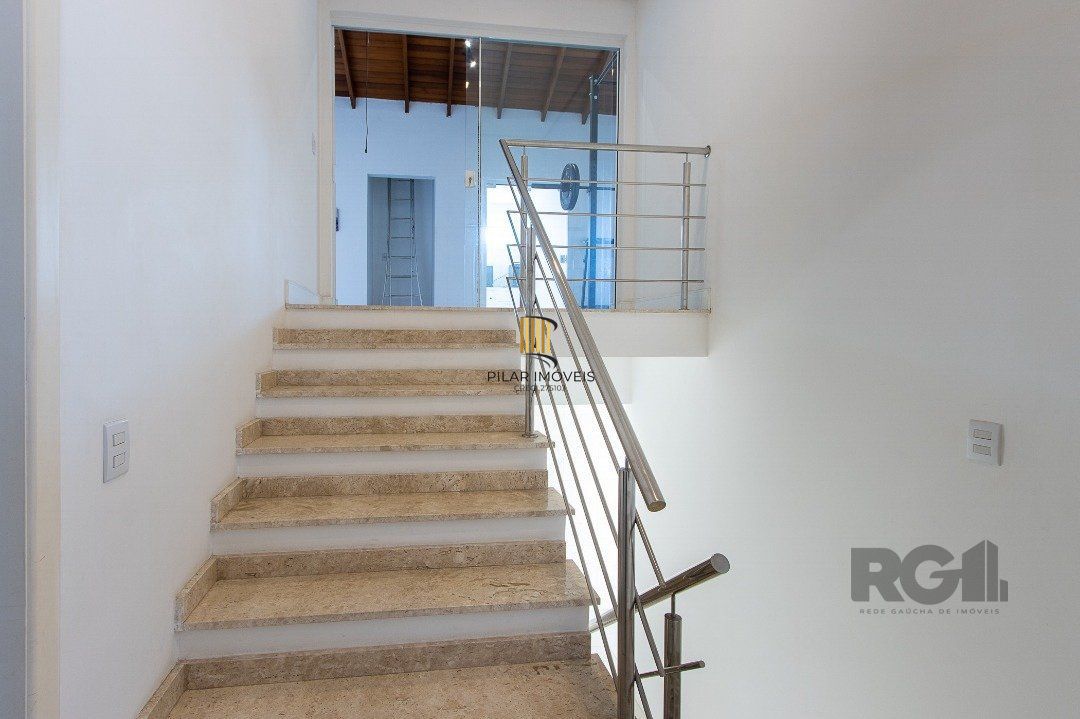 Casa 4 dormitórios no bairro Nonoai