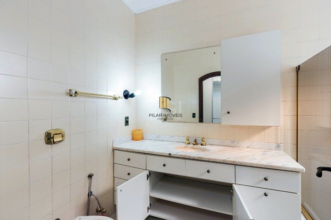 Casa para Venda - 430m², 4 dormitórios, sendo 1 suites, 5 vagas - Cristal
