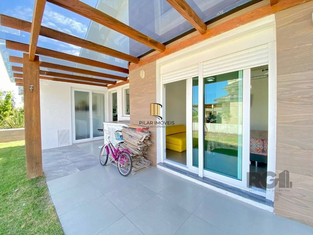 Casa a venda em Condomínio fechado na Beira mar de Atlântida Sul com 3 quartos e 164m²