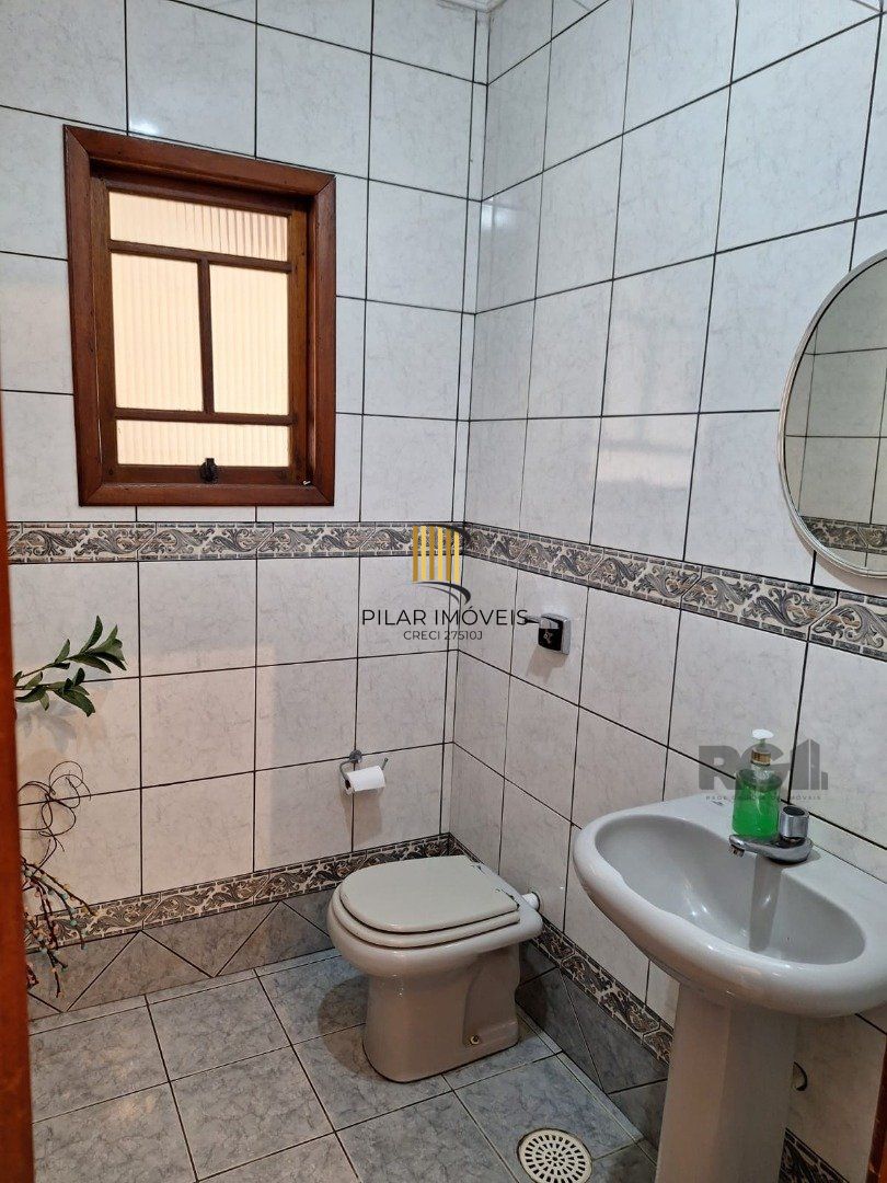 Casa 3 dormitórios no bairro Jardim Algarve