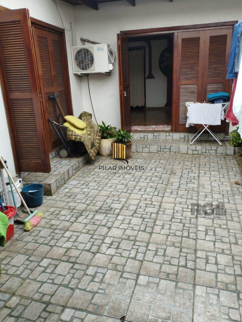 Casa 2 dormitórios no bairro Camaquã