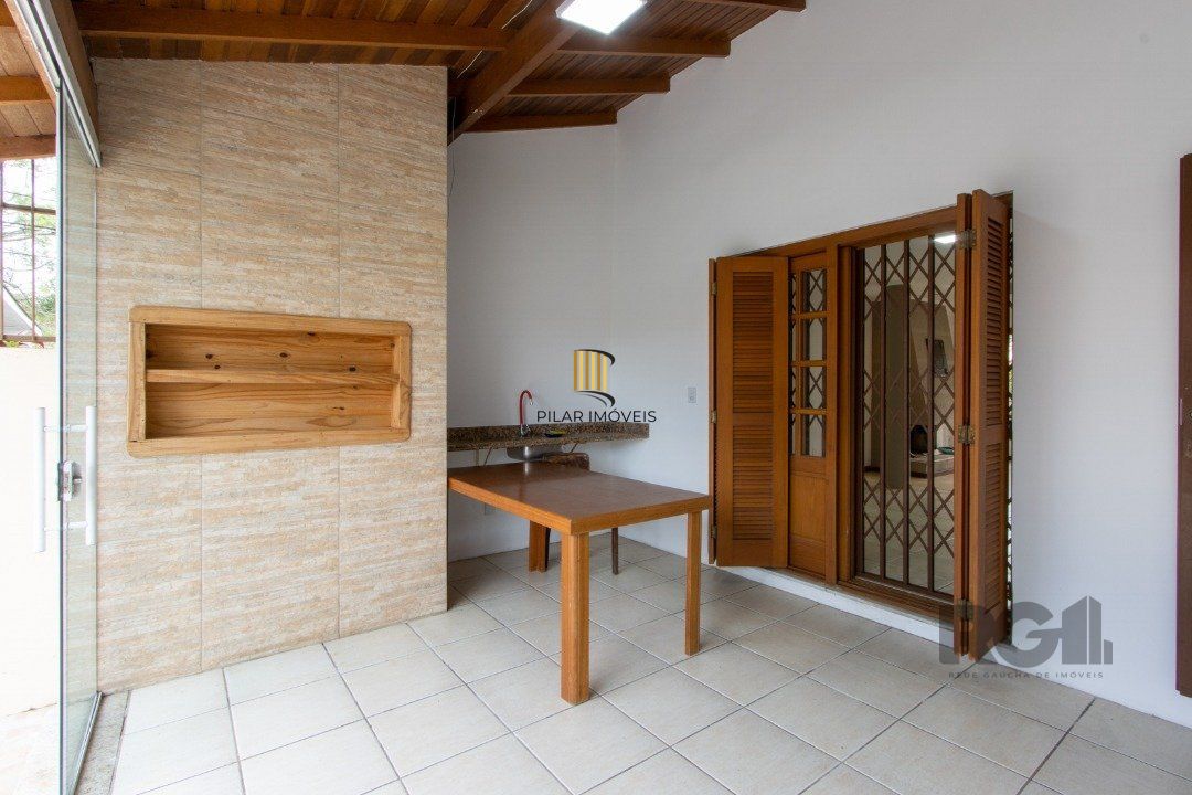 Casa 4 dormitórios no bairro Ipanema