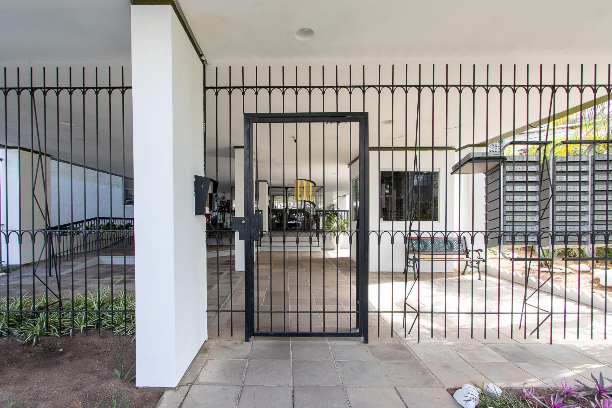 Apartamento no Menino Deus com 2 dormitórios e garagem