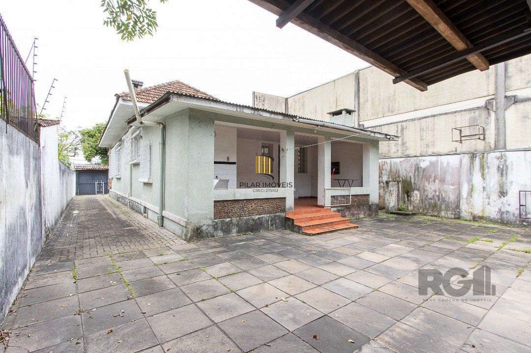 Casa 5 dormitórios no bairro Ipanema