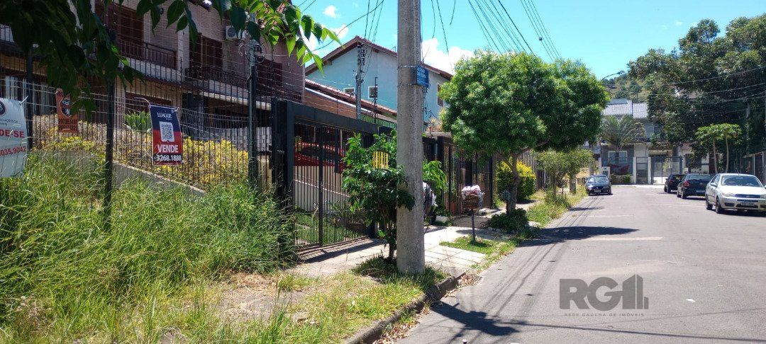 Terreno plano, medindo 207,50. 8,30x25,00.