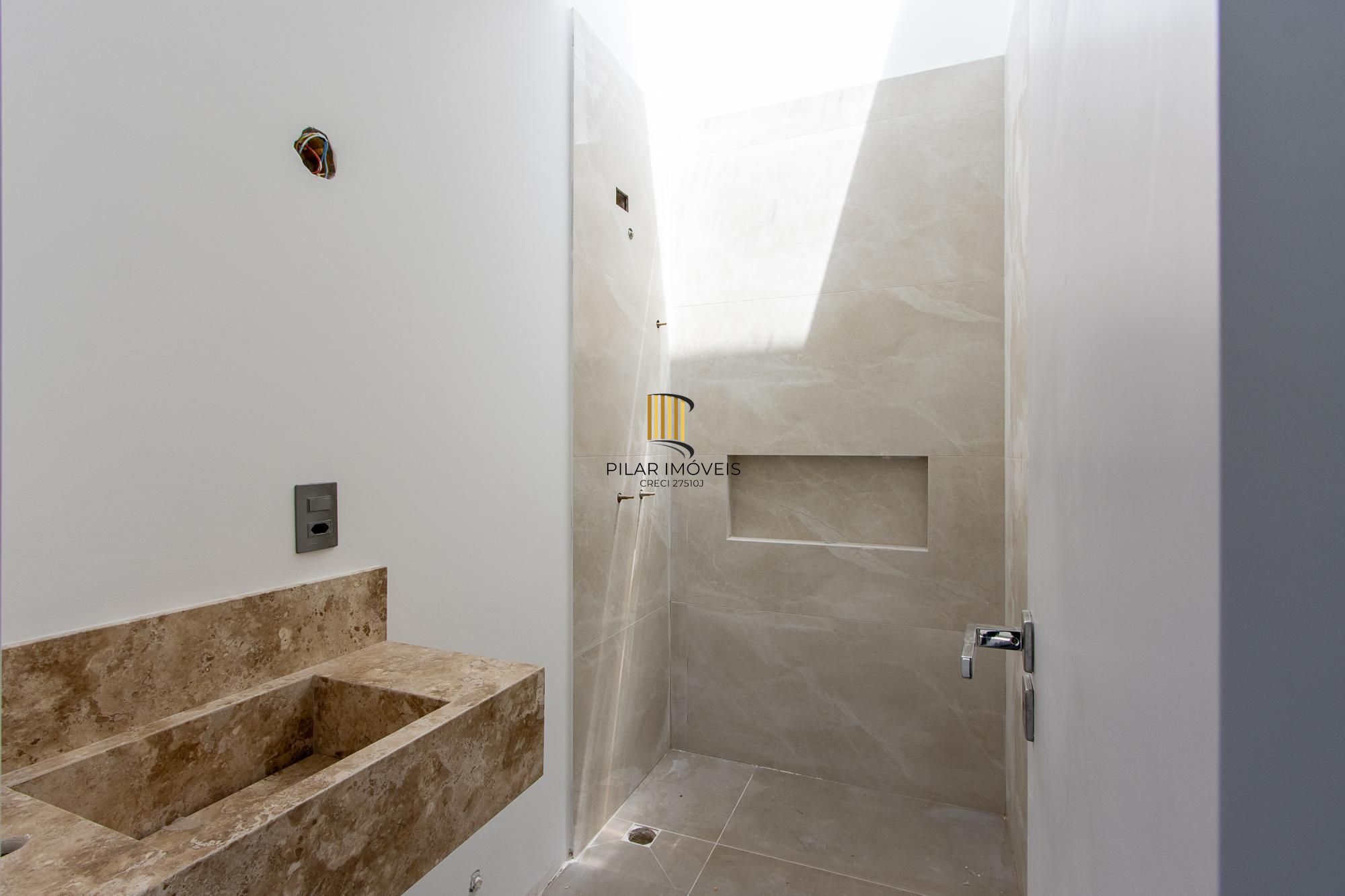 Casa em condomínio com conforto e exclusividade no bairro Tristeza