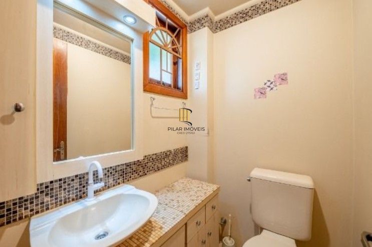 Casa 3 dormitórios, 1 suíte, 2 vagas - Bairro Camaquã