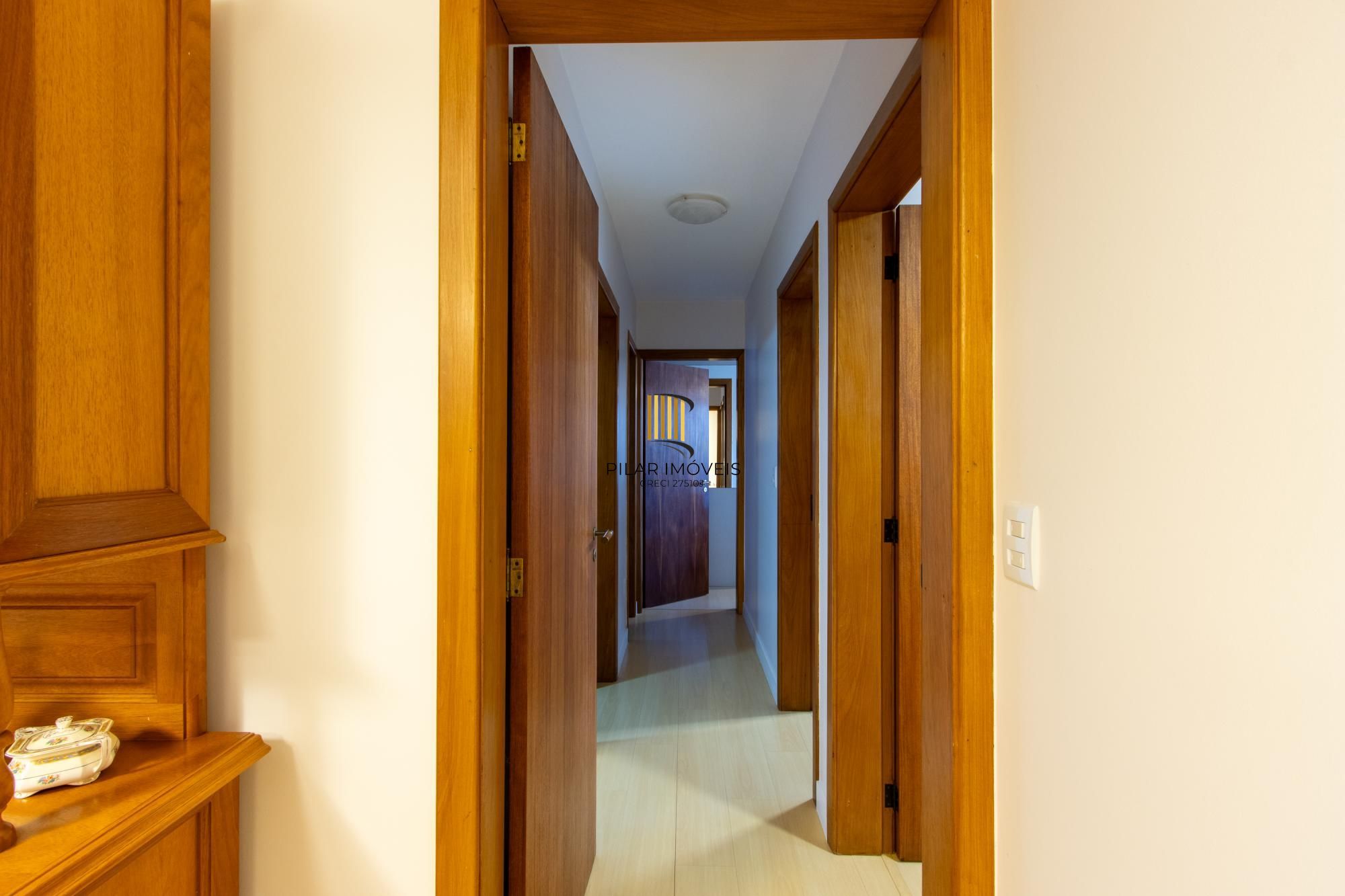 Apartamento de 4 dormitórios, 1 suíte e 2 vagas escrituradas - Bairro Ipanema.
