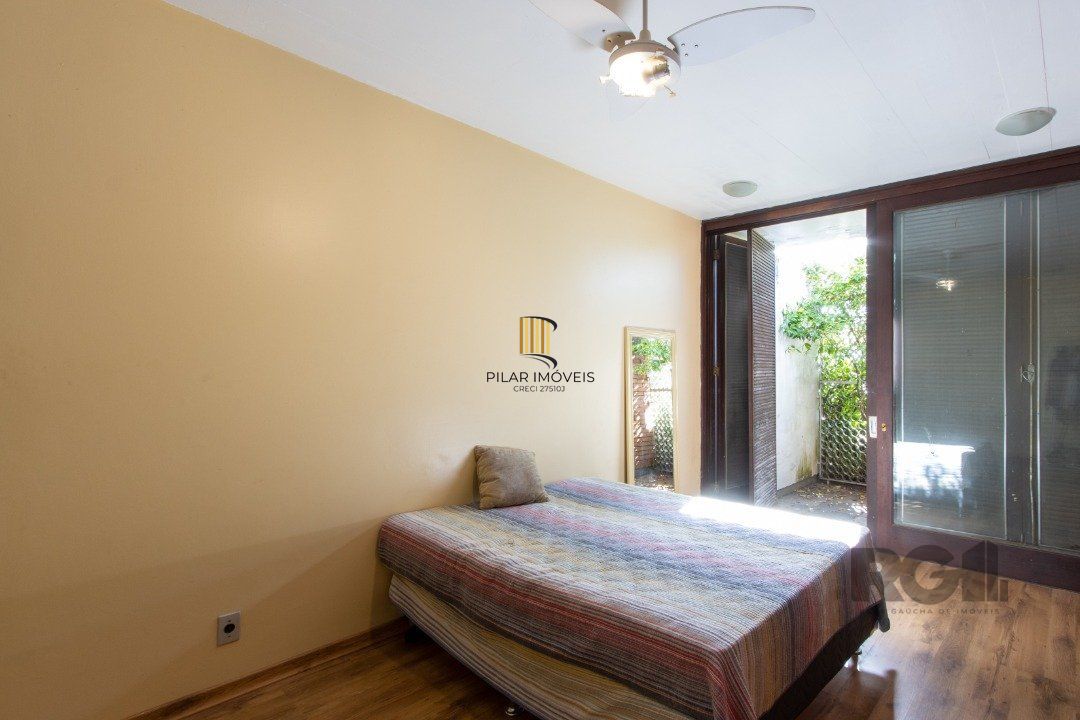 Casa com 724 m² privativos, 4 dormitórios sendo 4 suítes, 6 vagas sendo 3 cobertas