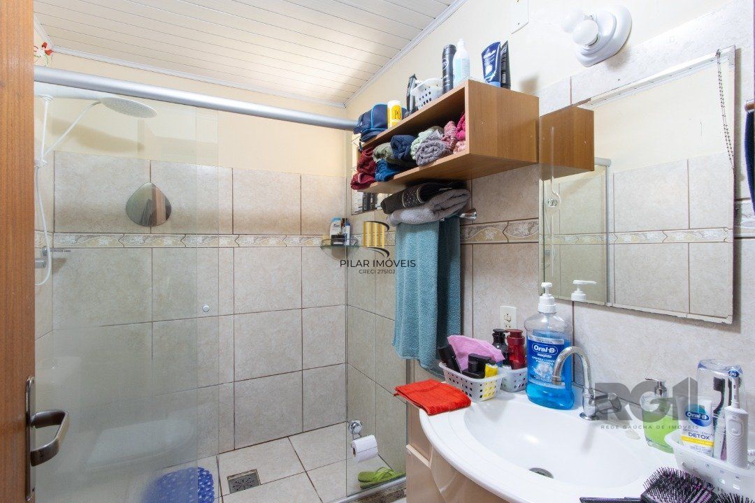 Casa 2 dormitórios no bairro Camaquã