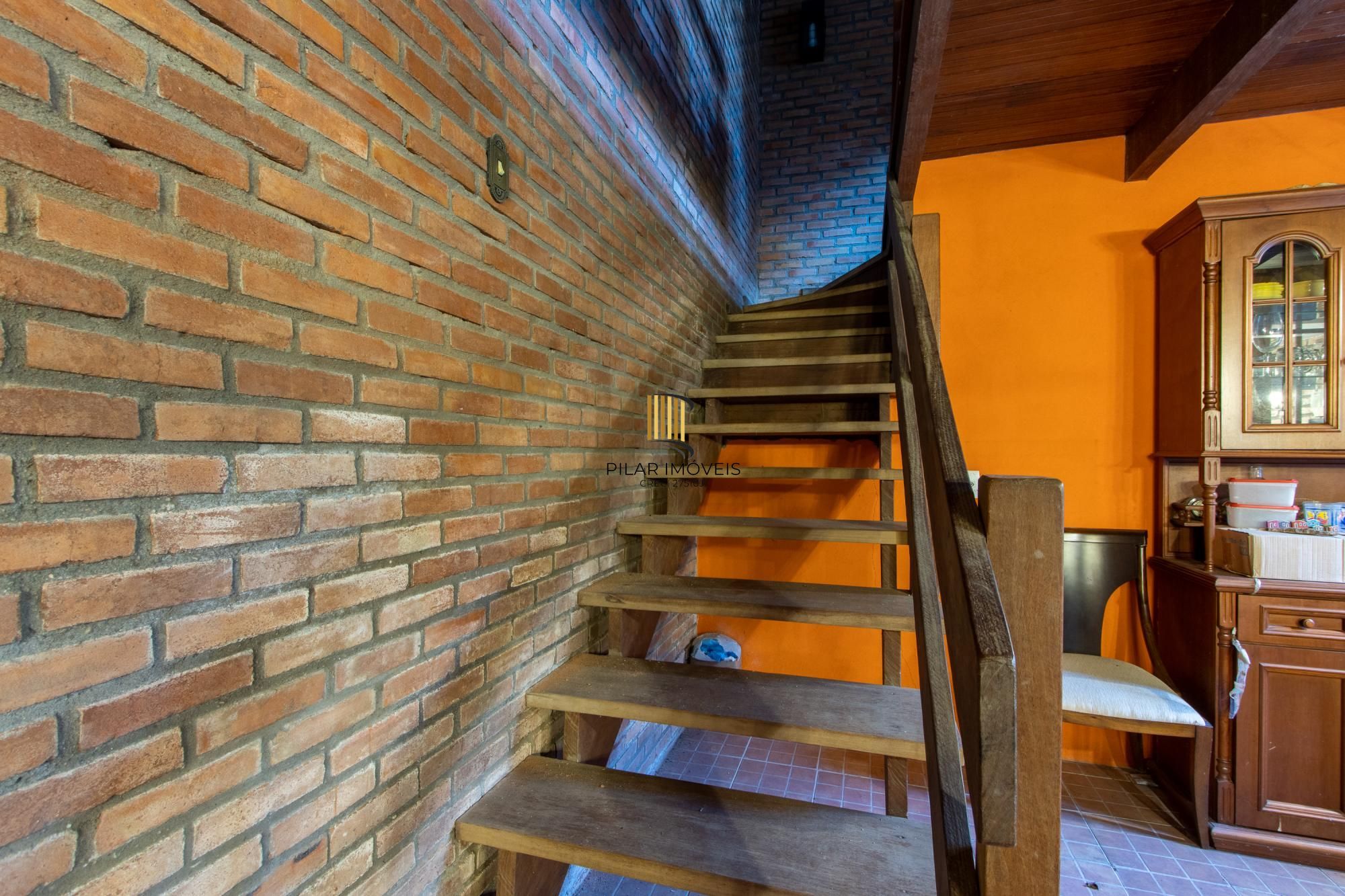 Excelente Casa em Condominio Fechado com 440,60m Dormitórios, sendo 2 Suítess