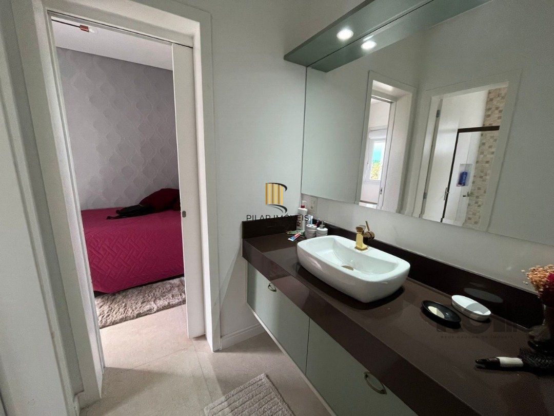 Casa de Condomínio 3 dormitórios no bairro Dubai