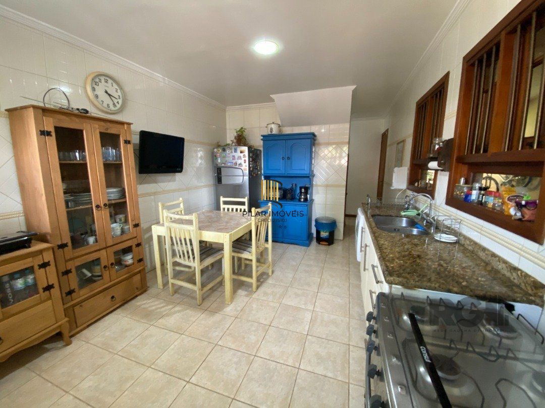Casa para Venda - 350m², 4 dormitórios, sendo 4 suites, 4 vagas - Tristeza