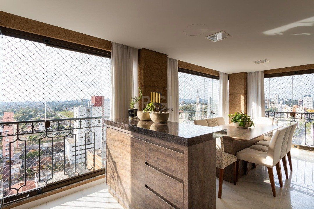 Apartamento para Venda - 323m², 3 dormitórios, sendo 3 suites, 4 vagas - Centro