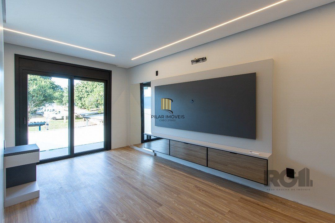 Casa 3 dormitórios no bairro Medianeira