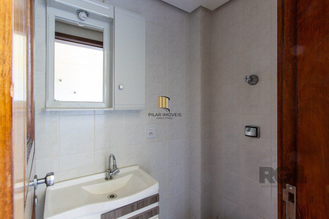 Apartamento, 2 dormitórios, bairro Cristal.