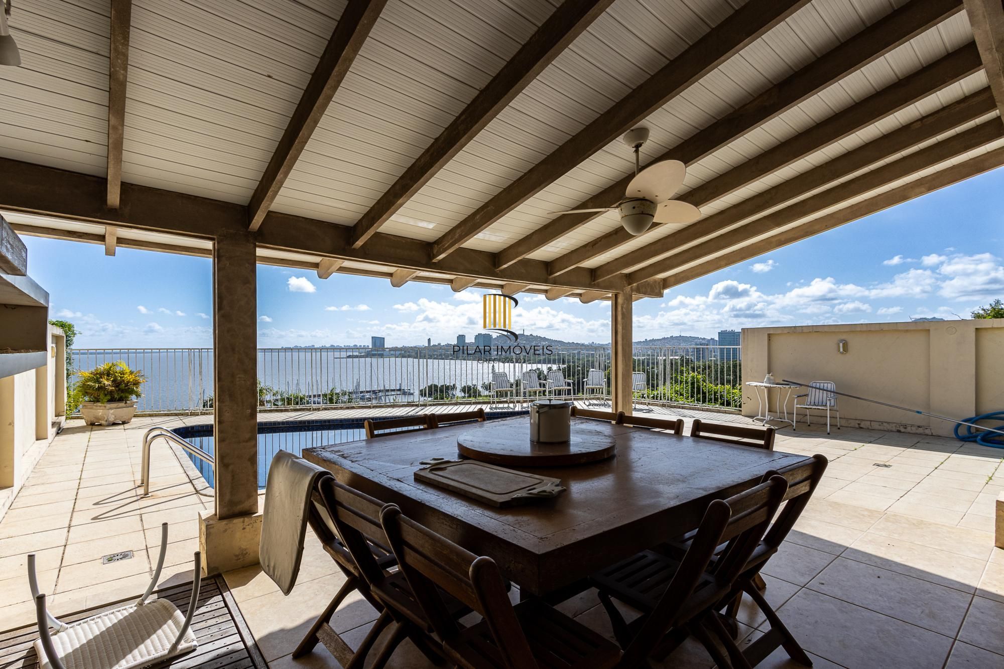 Residência em endereço nobre na Vila Assunção, com vista privilegiada para o Guaíba e clubes náuticos!