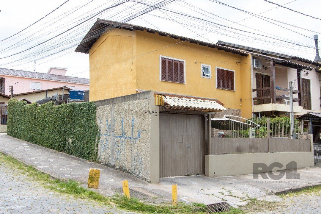 Sobrado, 3 quartos, 2 banheiros, pátio, 2 vagas, piscina - Bairro Vila Nova