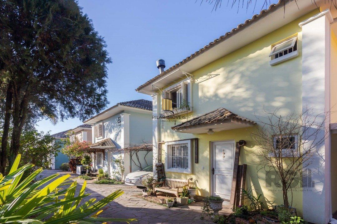 Casa em condomínio, 3 quartos, 1 suite, lareira, churrasqueira, 1 vaga - Bairro Tristeza