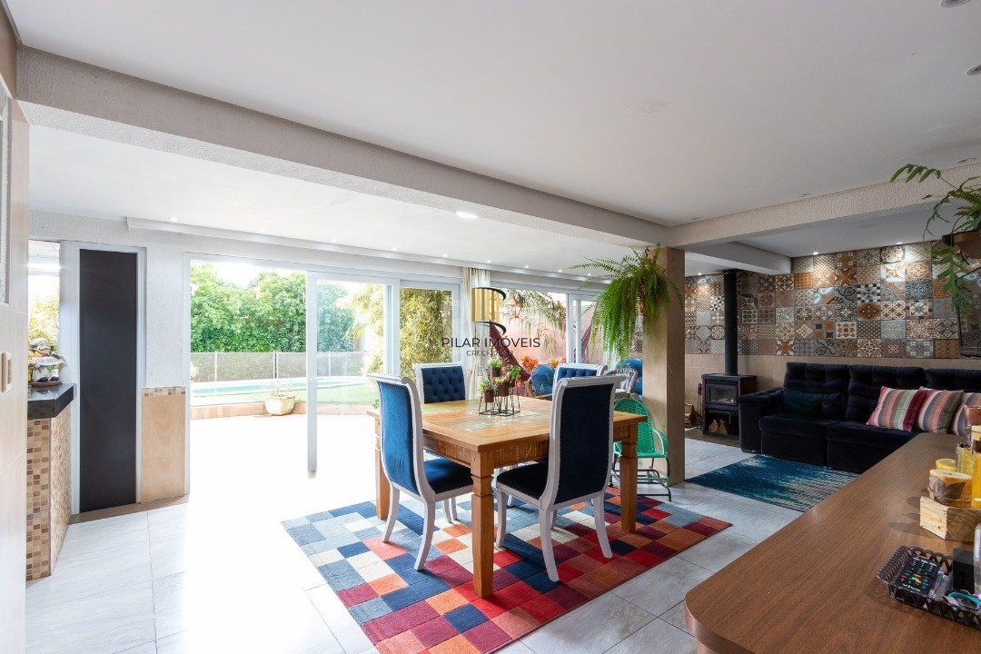 Casa para Venda - 342m², 3 dormitórios, sendo 2 suites, 2 vagas - Espírito Santo