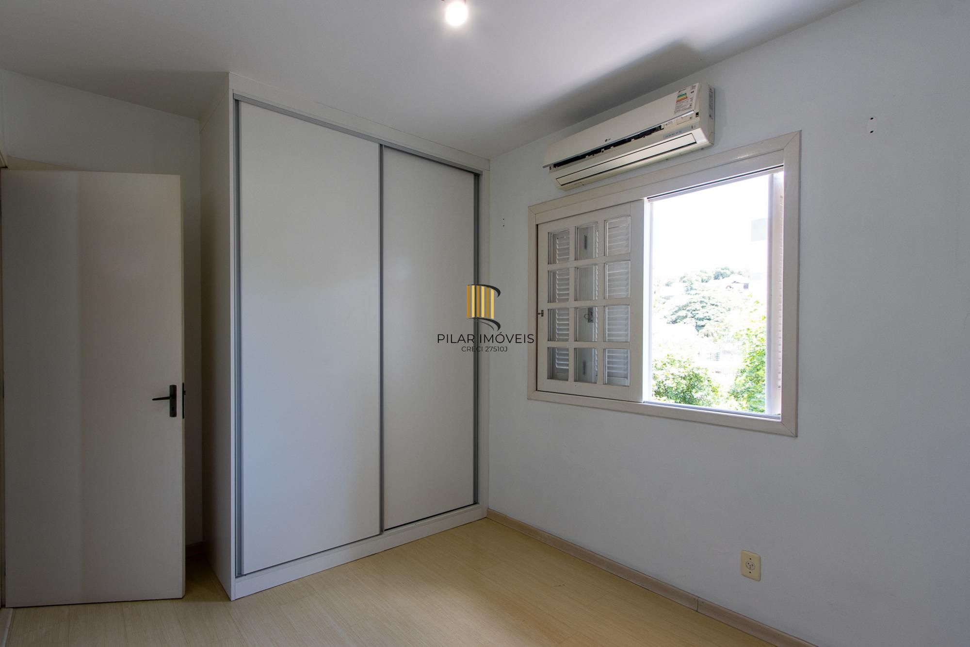 Casa de Condomínio 3 dormitórios no bairro Cristal