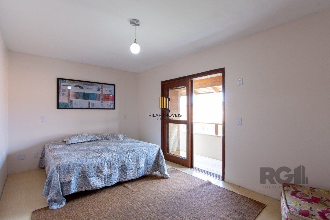 Casa 4 dormitórios no bairro Hípica