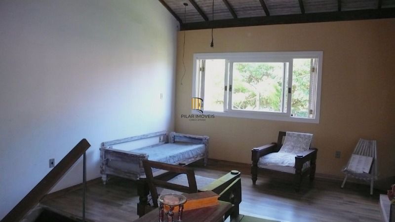 Casa Ampla com 2 pavimentos , grande pátio