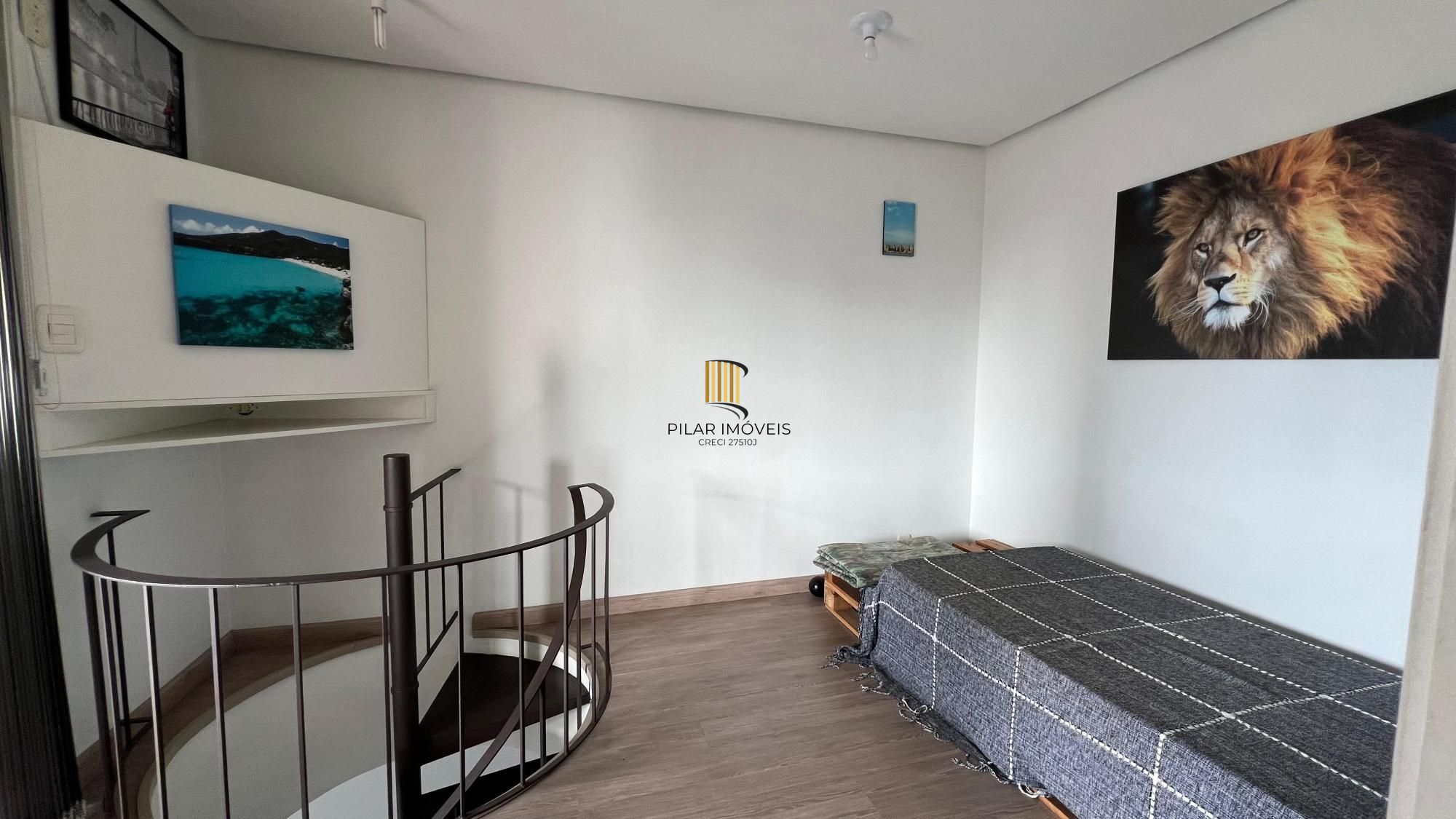 Cobertura no bairro Menino Deus com 01 dormitório sendo suíte