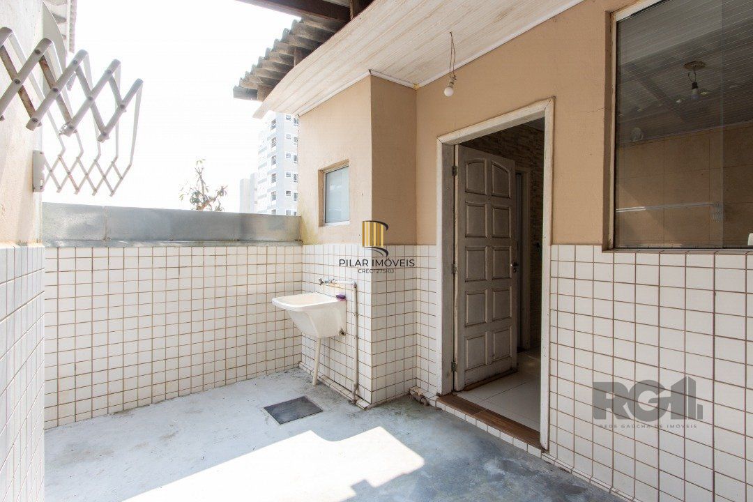Casa 6 dormitórios no bairro Tristeza