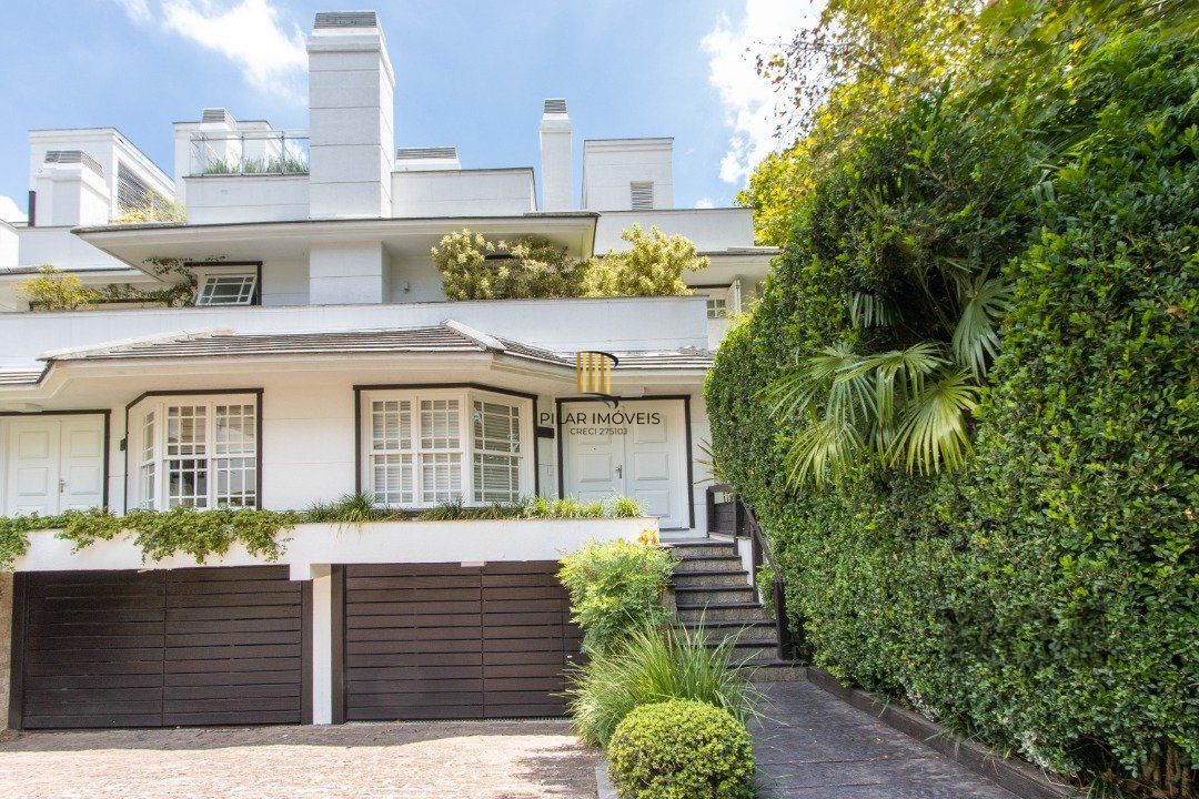 Casa em condominio, mobiliada com 741m² privativos , com 3 suítes- master