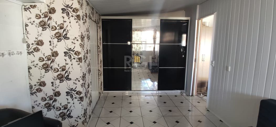 Casa para Venda com 2 dormitórios e 2 vagas no bairro Hípica