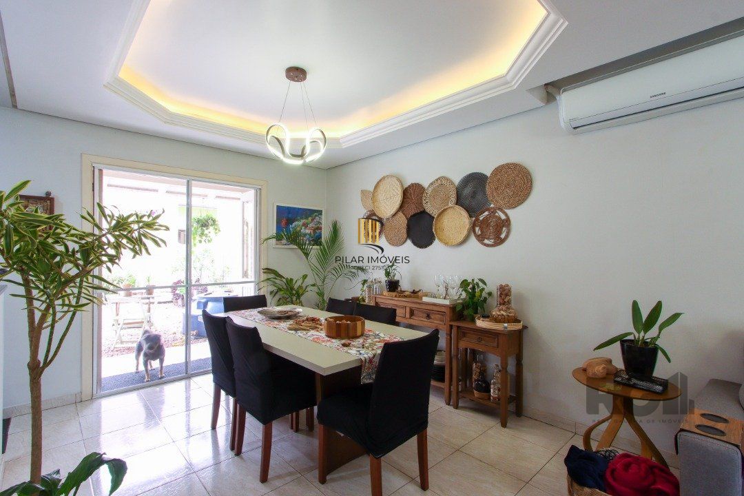 Casa 2 dormitórios no bairro Hípica