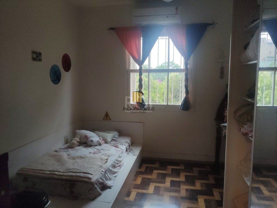 Casa para Venda - 205m², 3 dormitórios, sendo 1 suites, 2 vagas - Santo Antonio