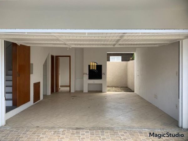 Casa de 3 Pavimentos com Sacadas, Lareira e Espaço Gourmet