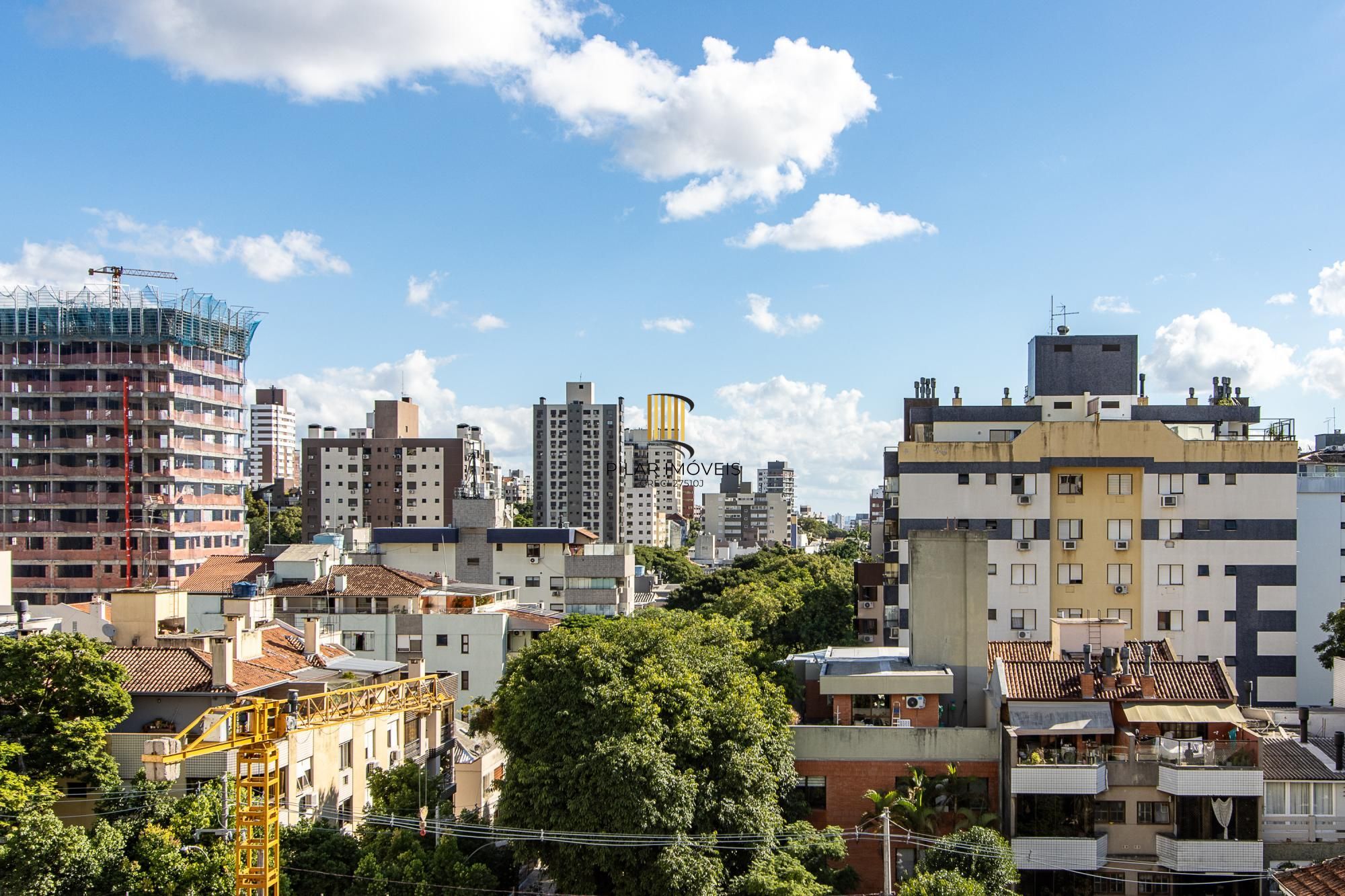 Apartamento com 114.02m², 3 dorm, Petrópolis com lareira e churrasqueira